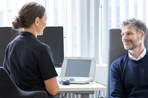 3 av 4 kan bli av med sina glasögon och linser – är du en av dem?